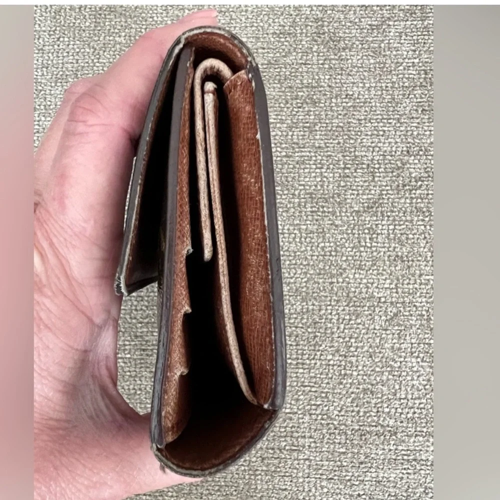 AUTHENTIC LV MONO SARAH WALLET - Picture 10 of 14